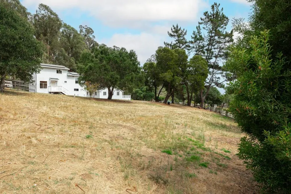1100 Spring Hills Drive Watsonville, CA 95076