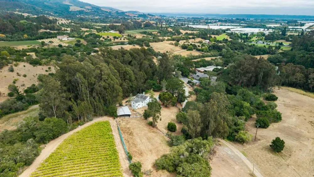 1100 Spring Hills Drive Watsonville, CA 95076