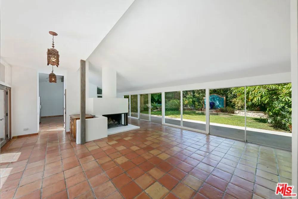 6328 Frondosa Drive Malibu, CA 90265