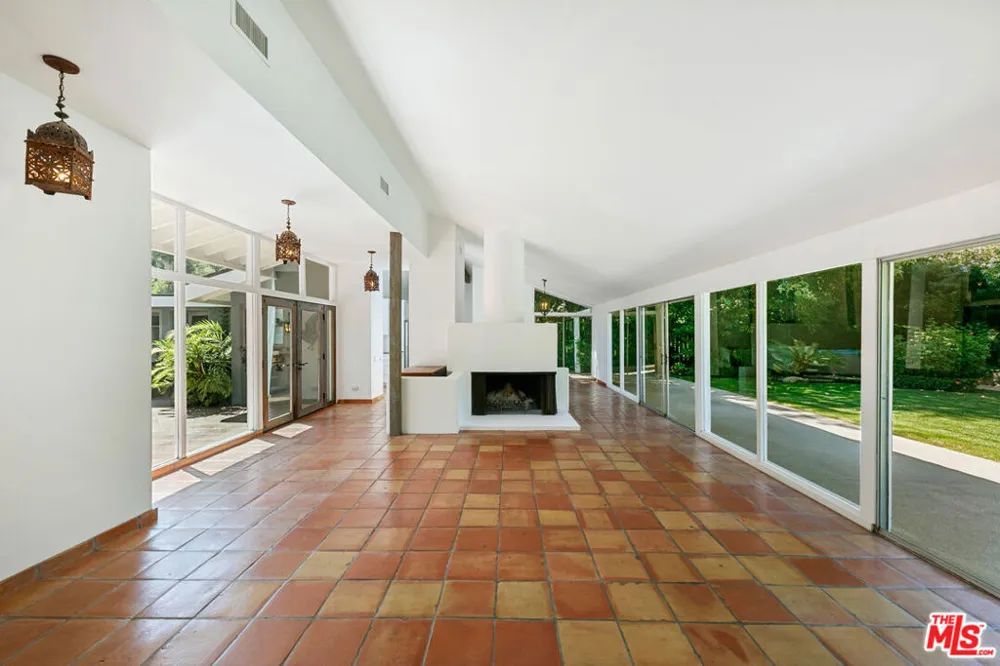 6328 Frondosa Drive Malibu, CA 90265