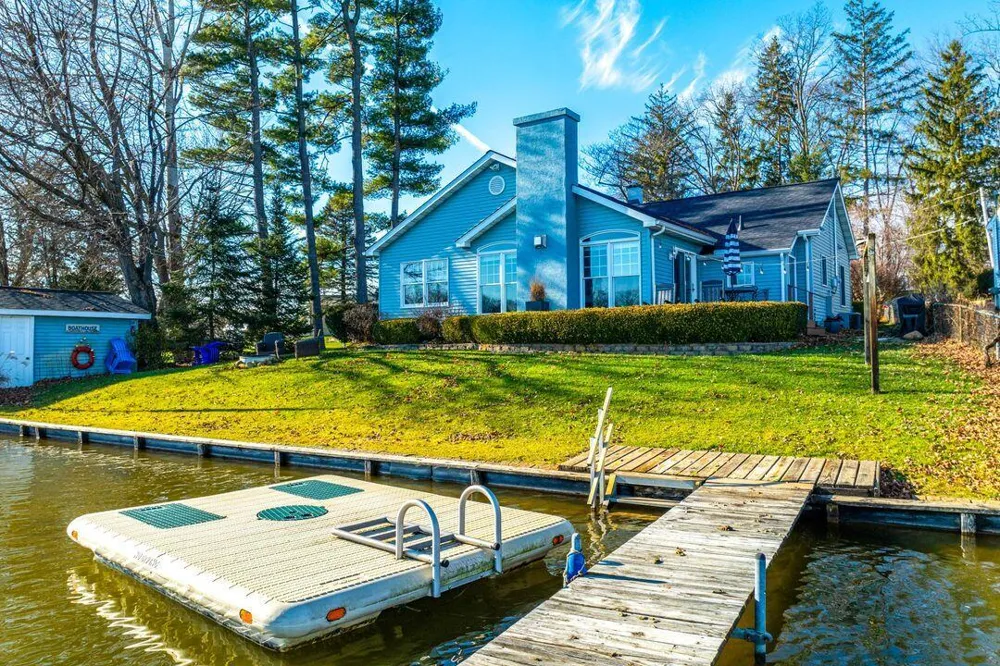 51479 Summit Street Paw Paw, MI 49079
