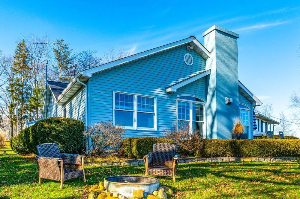 51479 Summit Street Paw Paw, MI 49079