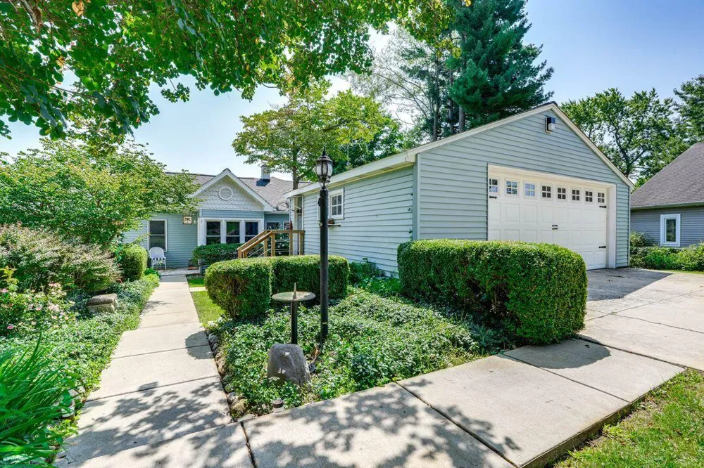51479 Summit Street Paw Paw, MI 49079