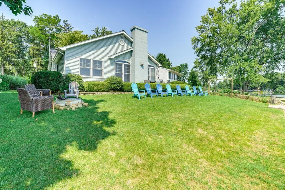 51479 Summit Street Paw Paw, MI 49079