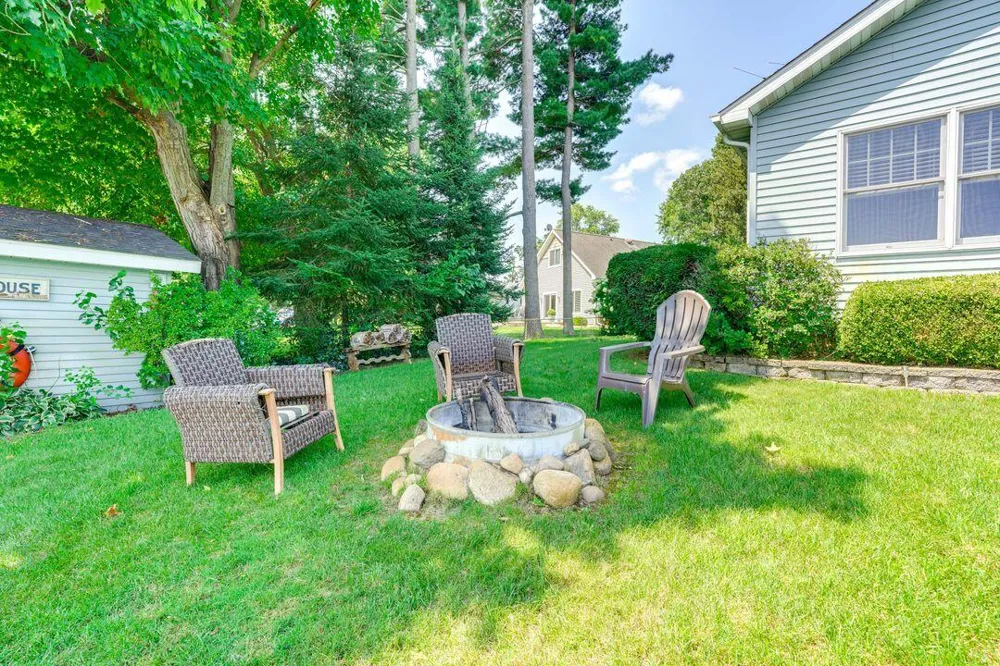 51479 Summit Street Paw Paw, MI 49079