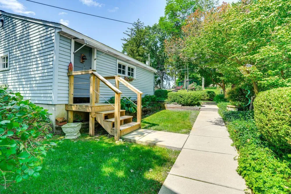 51479 Summit Street Paw Paw, MI 49079