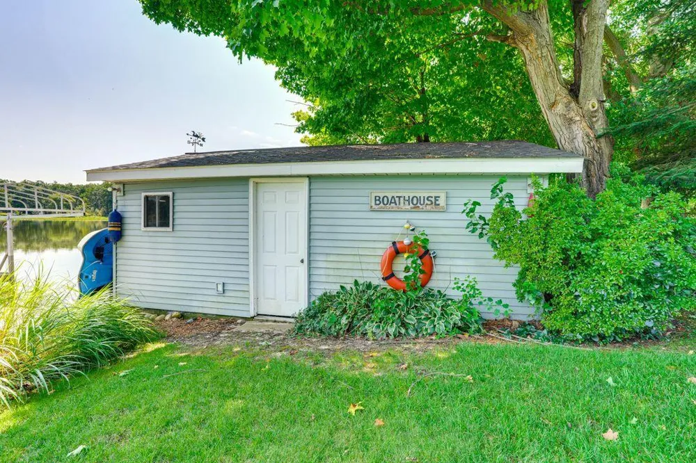 51479 Summit Street Paw Paw, MI 49079