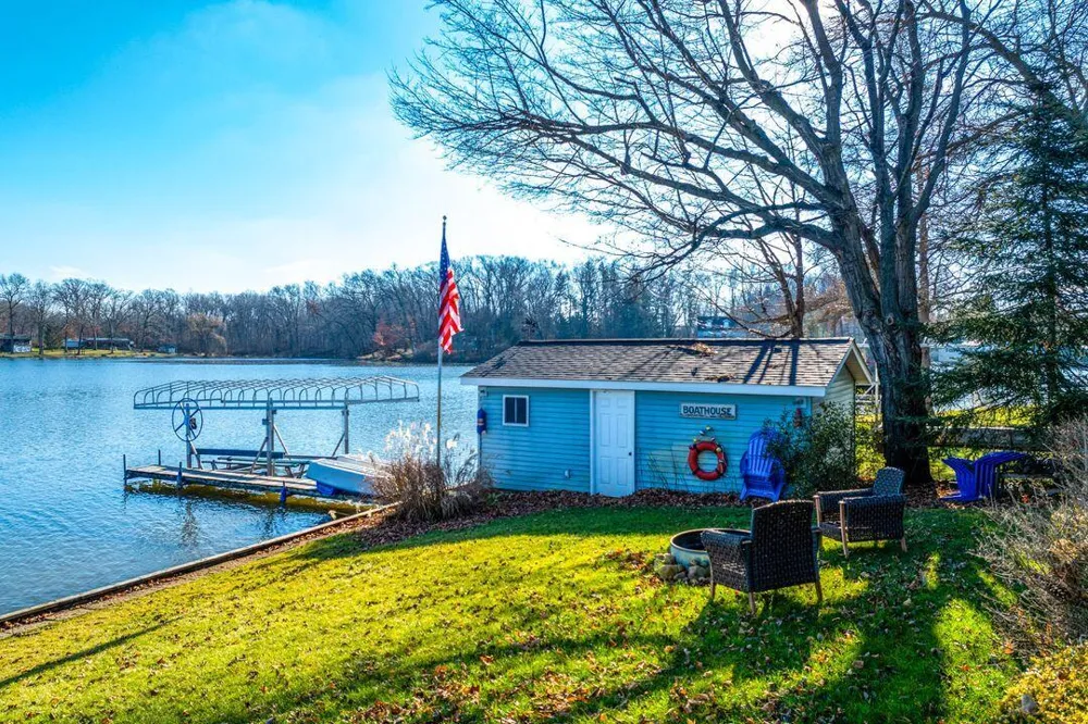 51479 Summit Street Paw Paw, MI 49079