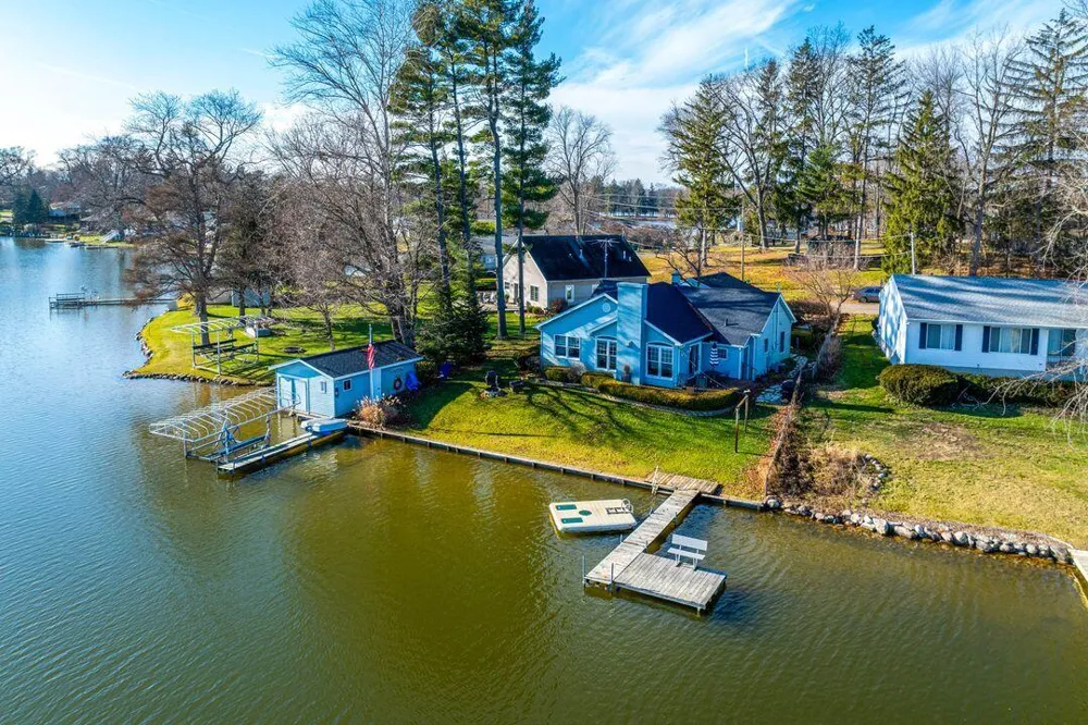 51479 Summit Street Paw Paw, MI 49079