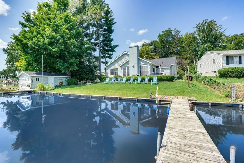51479 Summit Street Paw Paw, MI 49079