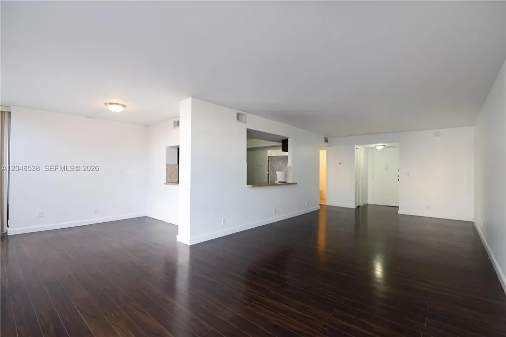 1000 Parkview Dr #302 Hallandale Beach, FL 33009