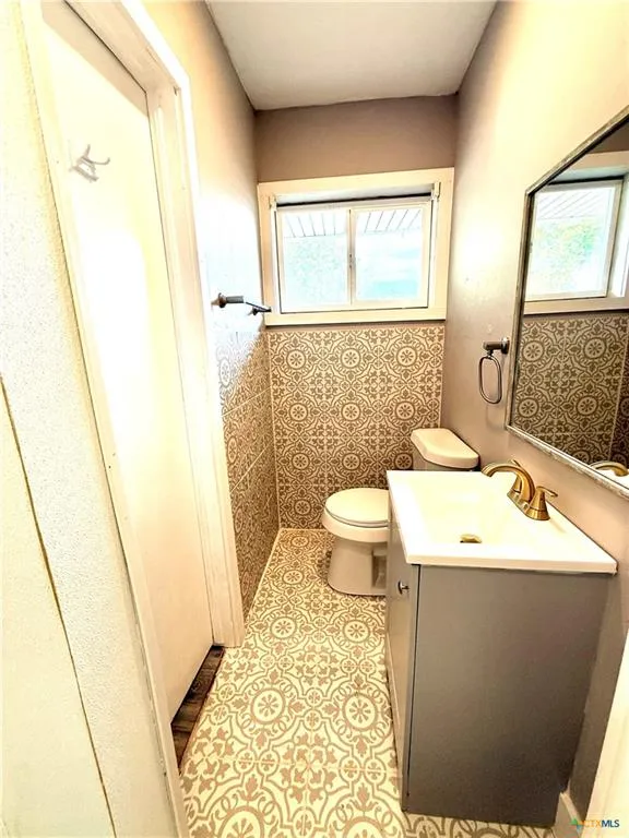 302 Smith Street Gonzales, TX 78629