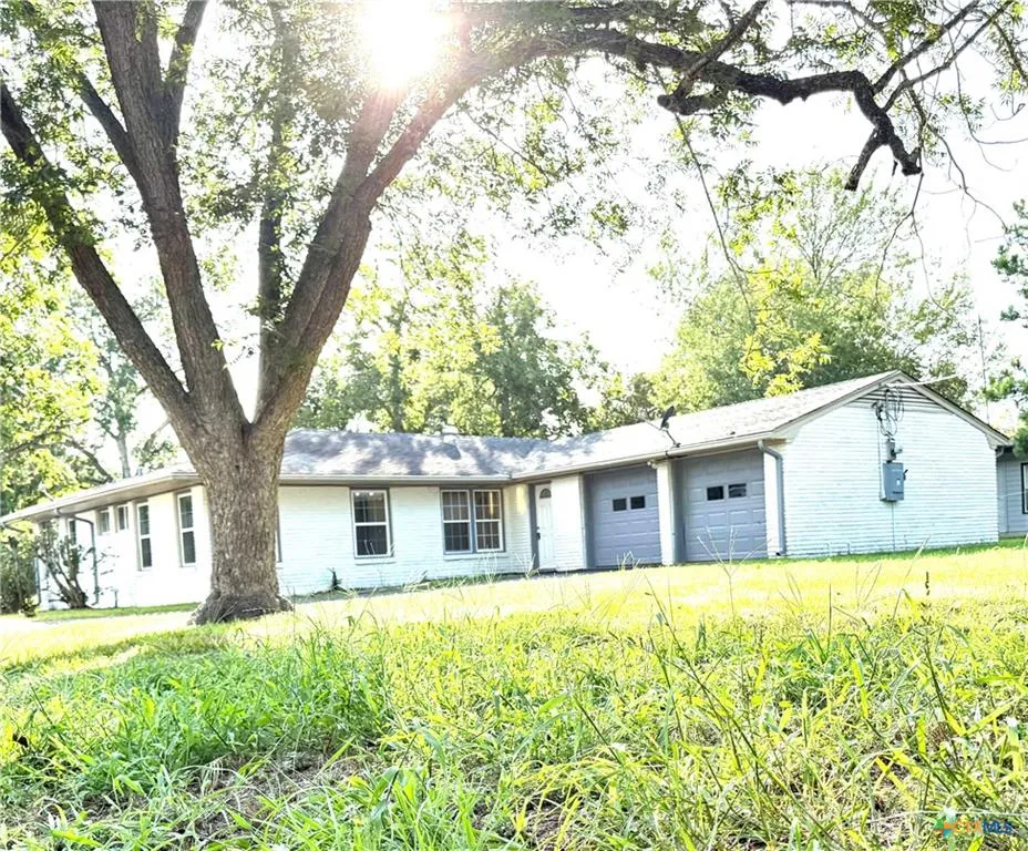 302 Smith Street Gonzales, TX 78629