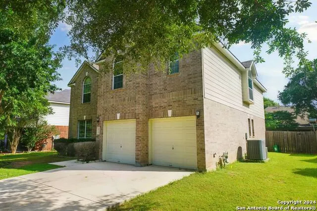 4736 GREEN BLUFF DR Schertz, TX 78154