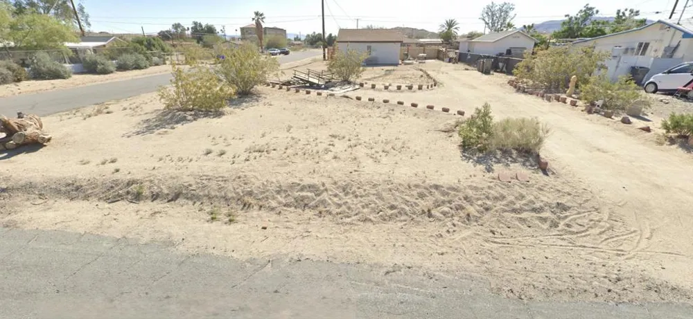 72425 Cactus Drive 29 Palms, CA 92277