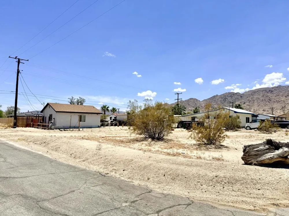 72425 Cactus Drive 29 Palms, CA 92277
