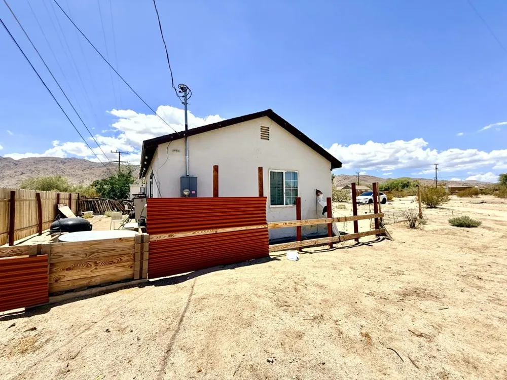 72425 Cactus Drive 29 Palms, CA 92277