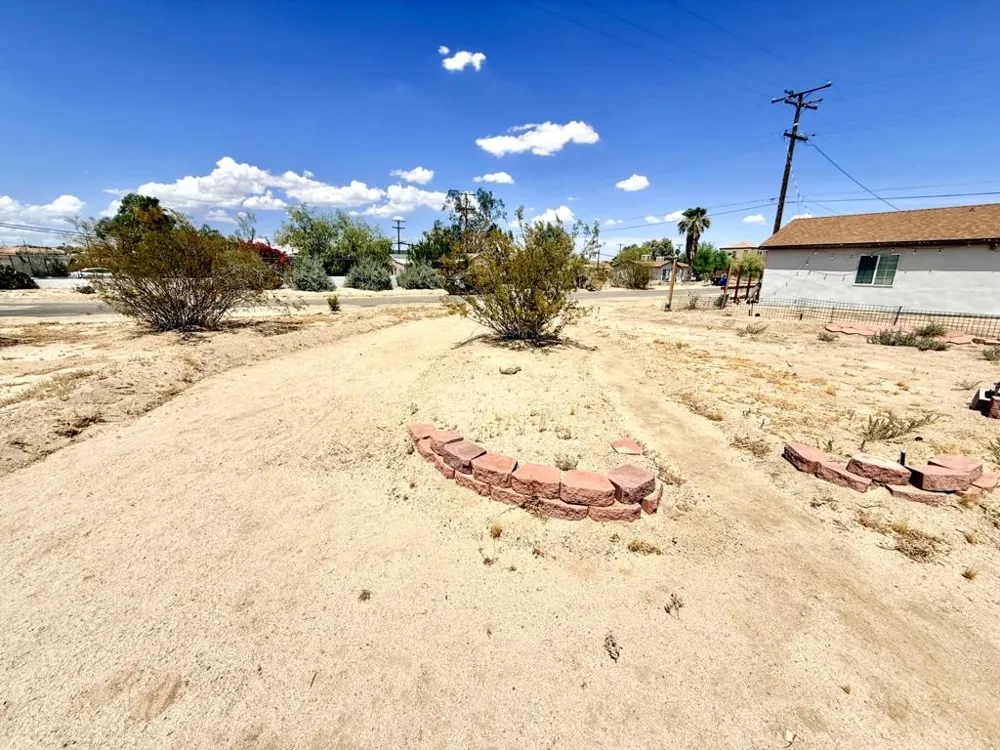 72425 Cactus Drive 29 Palms, CA 92277