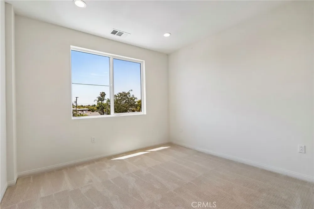 5876 Linden Ave Avenue #7 Long Beach, CA 90805