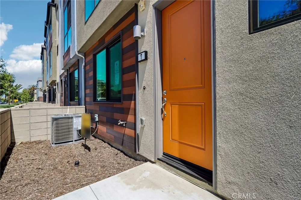 5876 Linden Ave Avenue #7 Long Beach, CA 90805