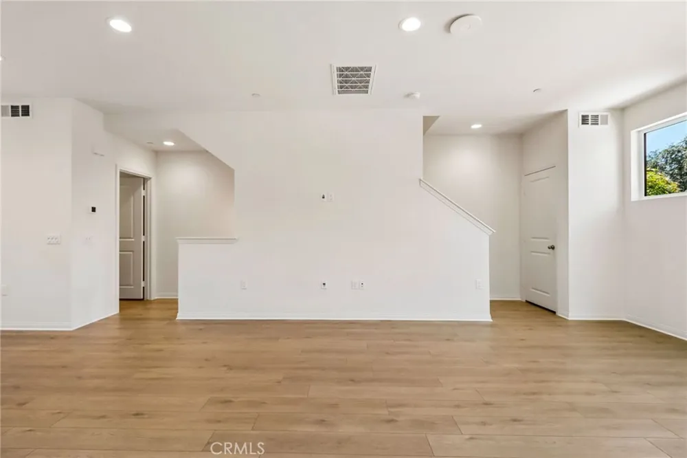 5876 Linden Ave Avenue #7 Long Beach, CA 90805