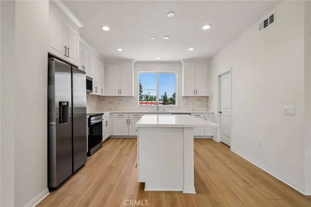 5876 Linden Ave Avenue #7 Long Beach, CA 90805