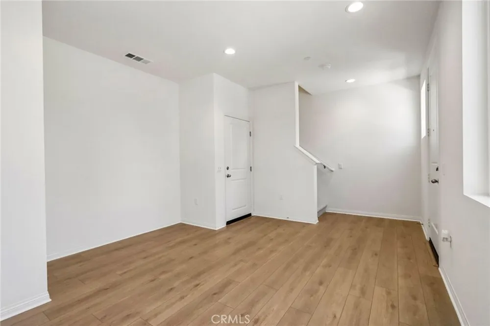 5876 Linden Ave Avenue #7 Long Beach, CA 90805