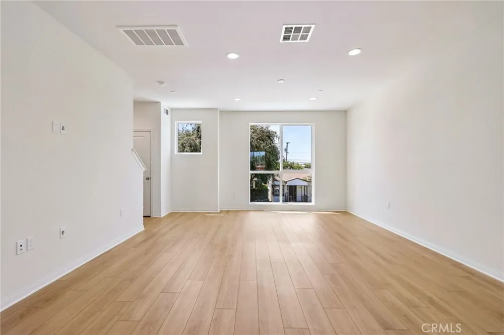 5876 Linden Ave Avenue #7 Long Beach, CA 90805