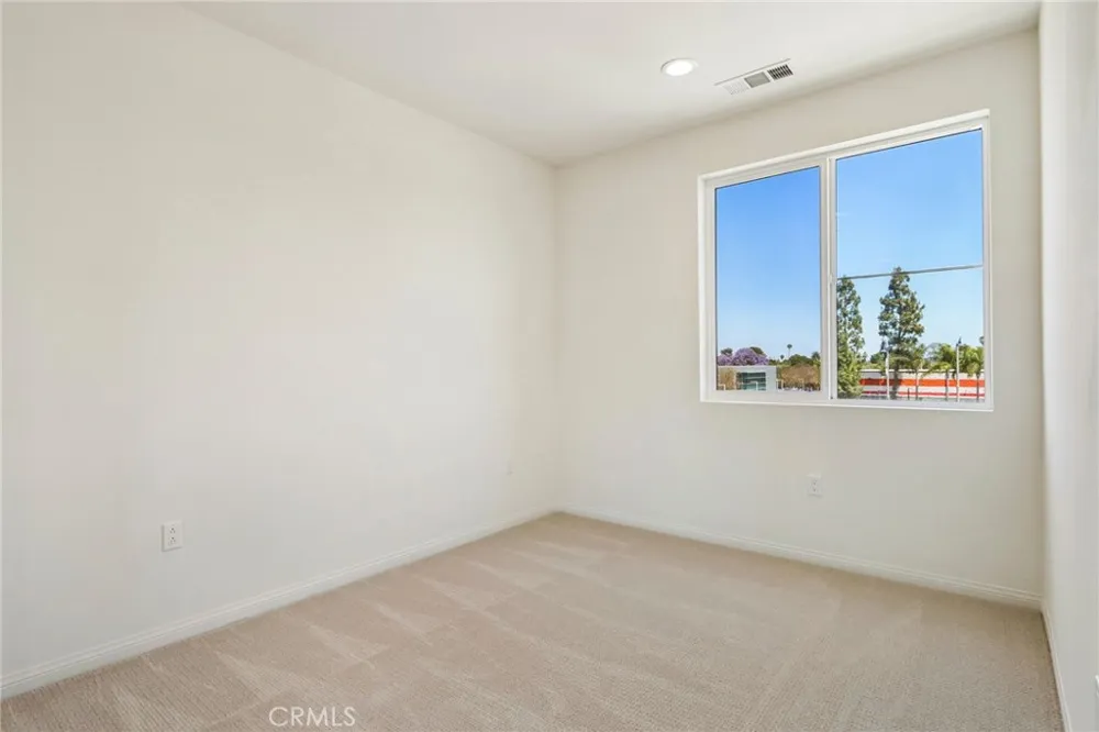 5876 Linden Ave Avenue #7 Long Beach, CA 90805