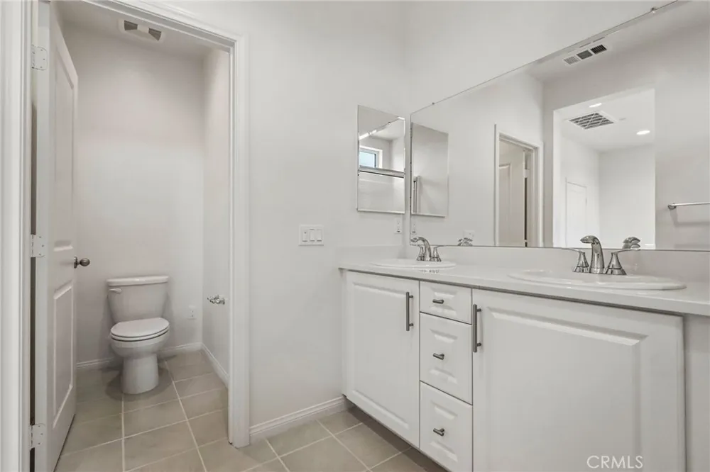 5876 Linden Ave Avenue #7 Long Beach, CA 90805