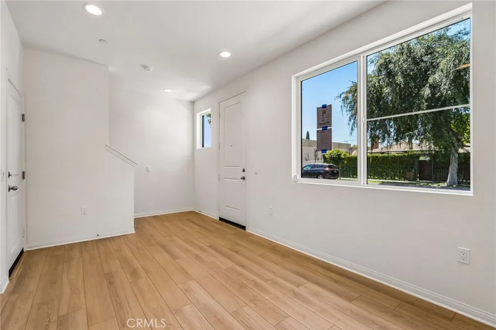 5876 Linden Ave Avenue #7 Long Beach, CA 90805