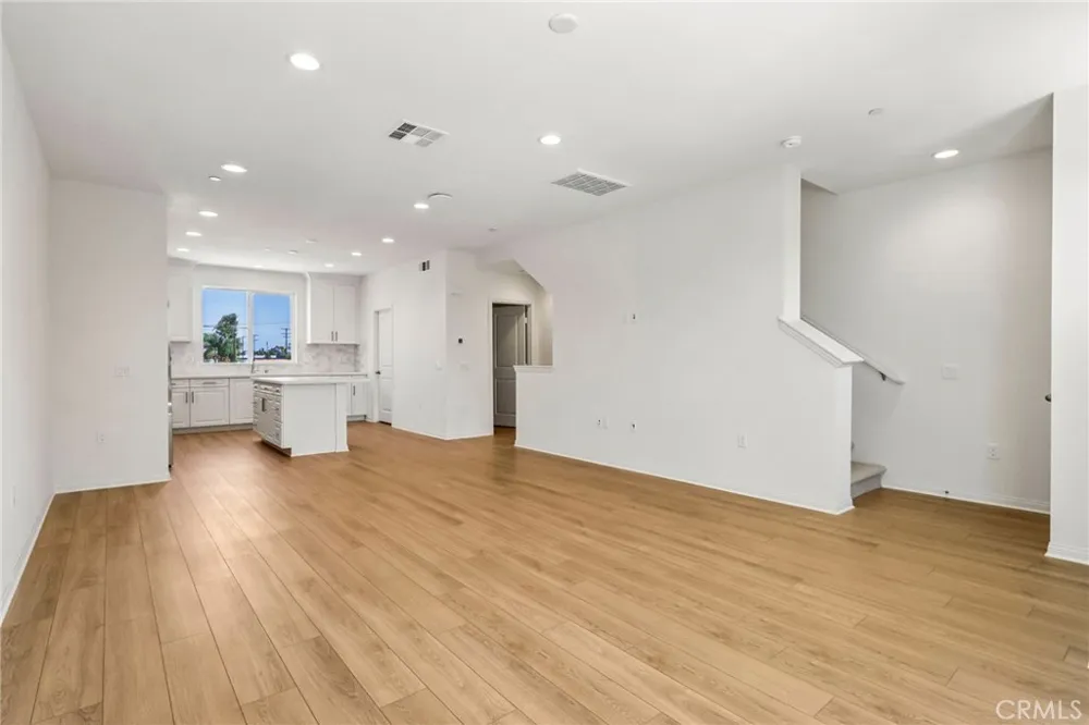 5876 Linden Ave Avenue #7 Long Beach, CA 90805