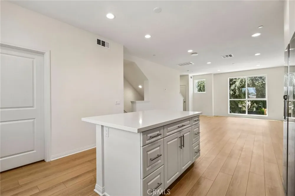 5876 Linden Ave Avenue #7 Long Beach, CA 90805