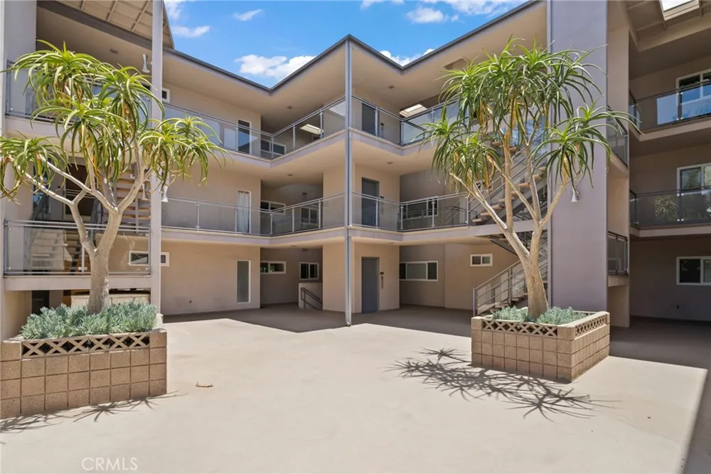 3819 East Livingston Drive #9 Long Beach, CA 90803