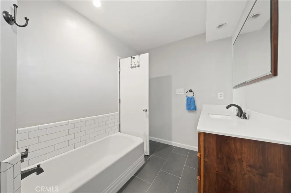 3819 East Livingston Drive #9 Long Beach, CA 90803