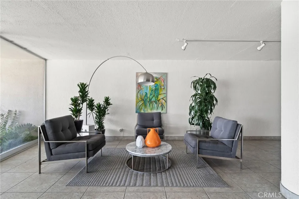 3819 East Livingston Drive #9 Long Beach, CA 90803