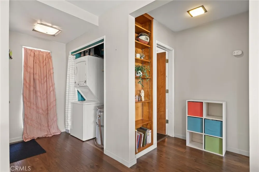 3819 East Livingston Drive #9 Long Beach, CA 90803