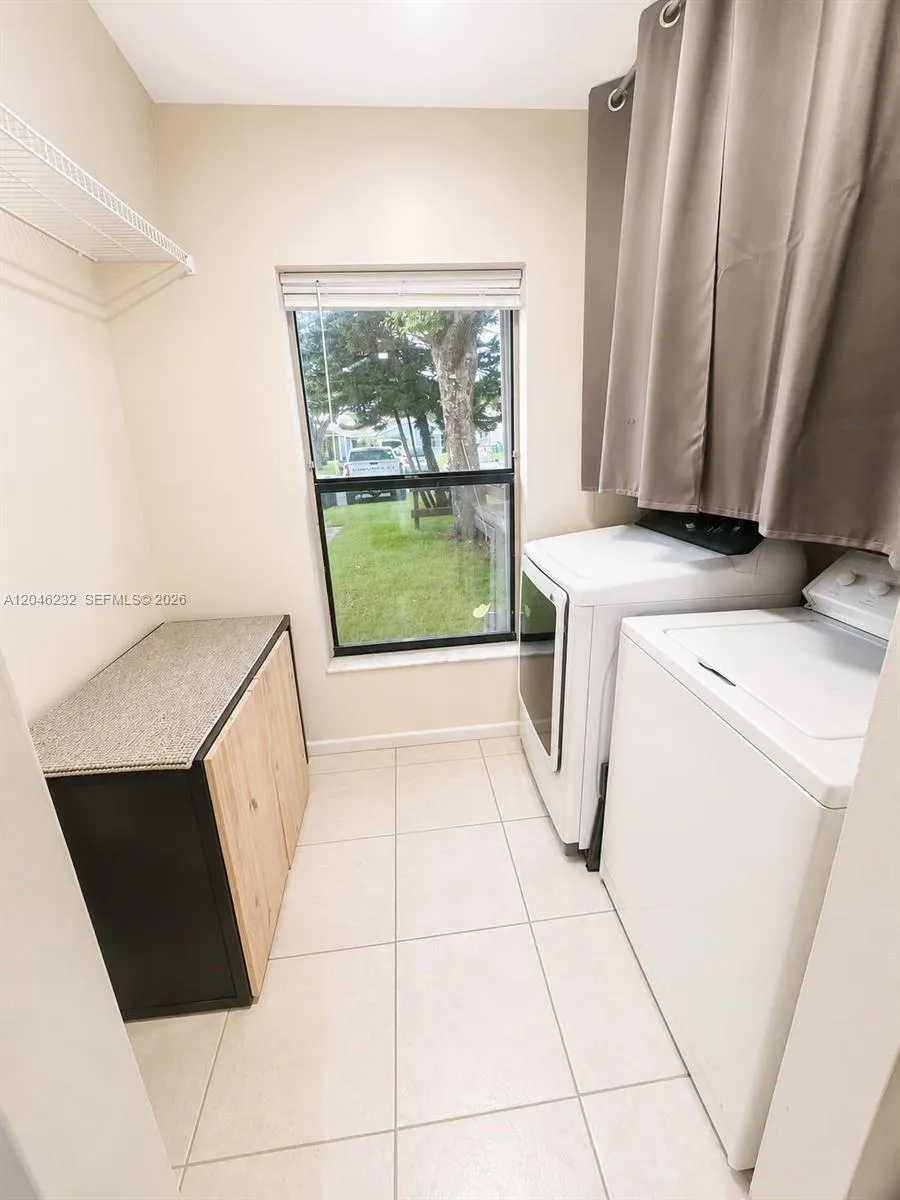 7954 NW 41st Ct Sunrise, FL 33351