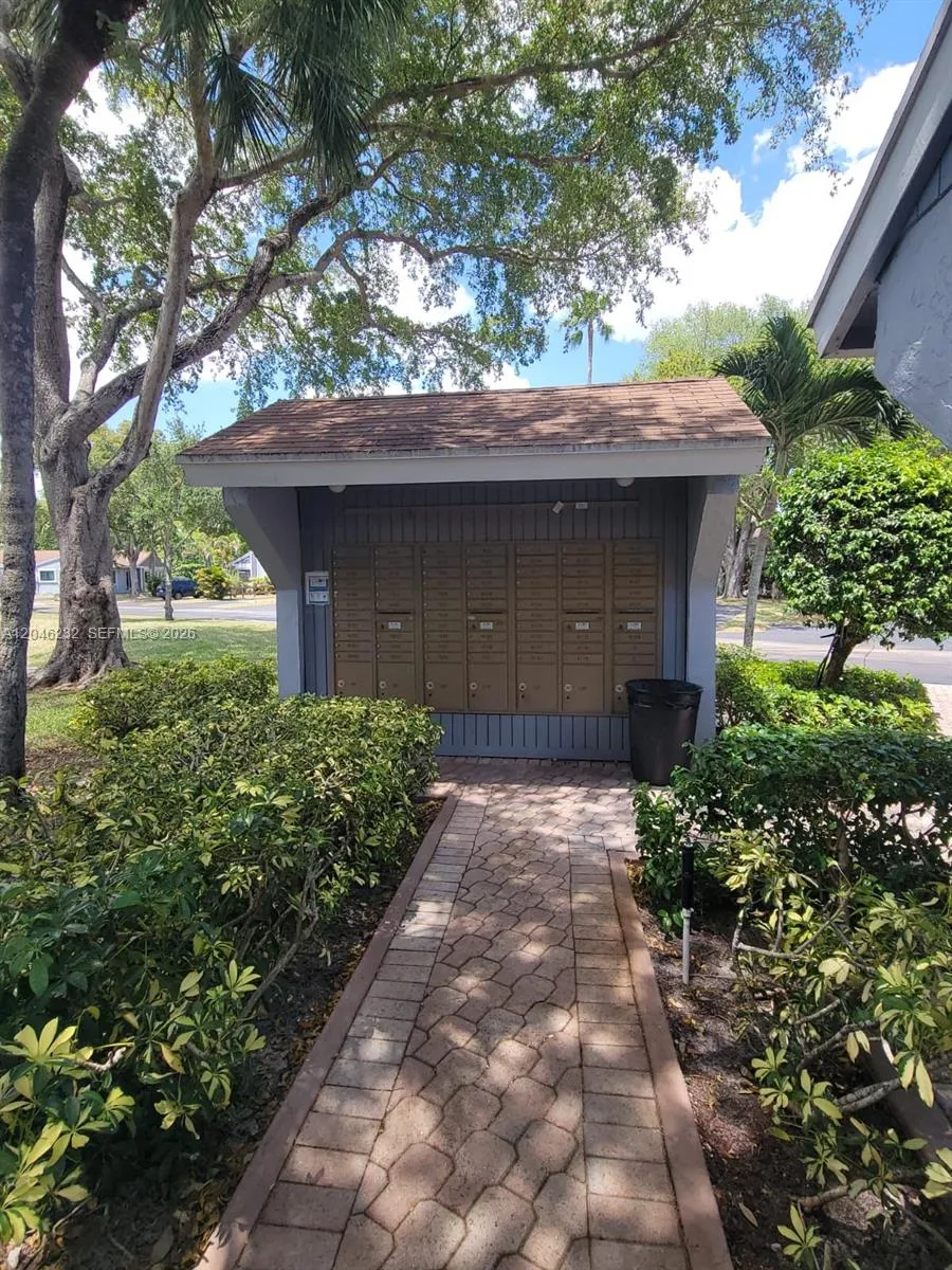 7954 NW 41st Ct Sunrise, FL 33351