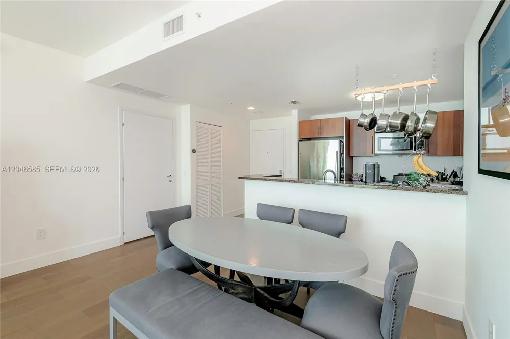 300 S Biscayne Blvd #T-2612 Miami, FL 33131