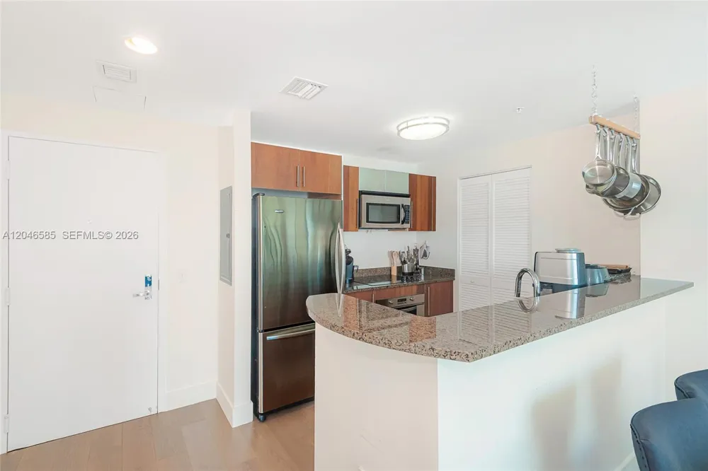 300 S Biscayne Blvd #T-2612 Miami, FL 33131