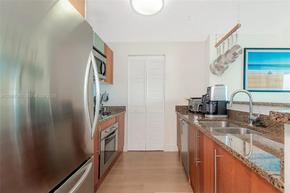 300 S Biscayne Blvd #T-2612 Miami, FL 33131