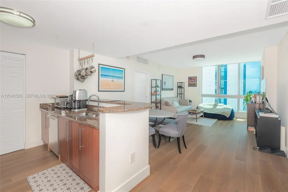 300 S Biscayne Blvd #T-2612 Miami, FL 33131