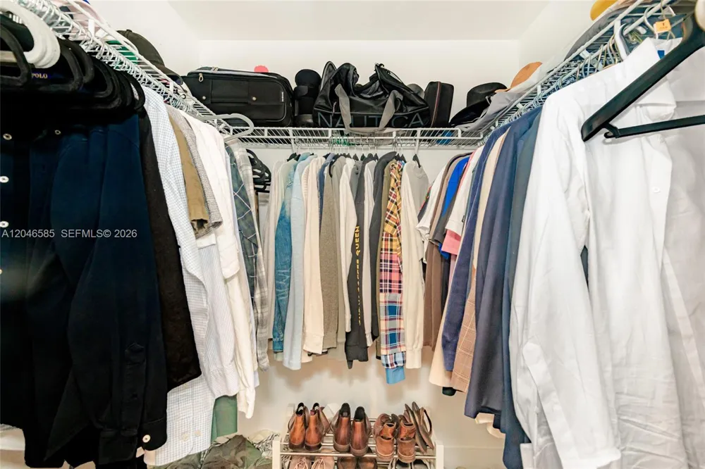 300 S Biscayne Blvd #T-2612 Miami, FL 33131