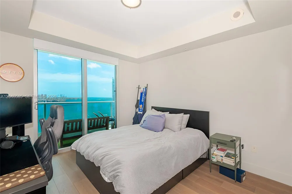 300 S Biscayne Blvd #T-2612 Miami, FL 33131