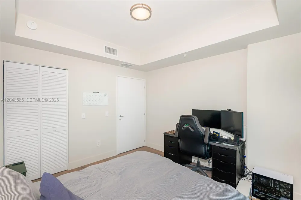 300 S Biscayne Blvd #T-2612 Miami, FL 33131