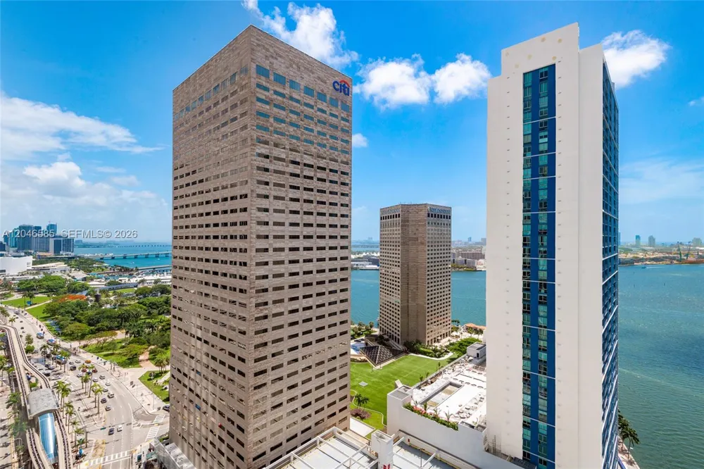 300 S Biscayne Blvd #T-2612 Miami, FL 33131