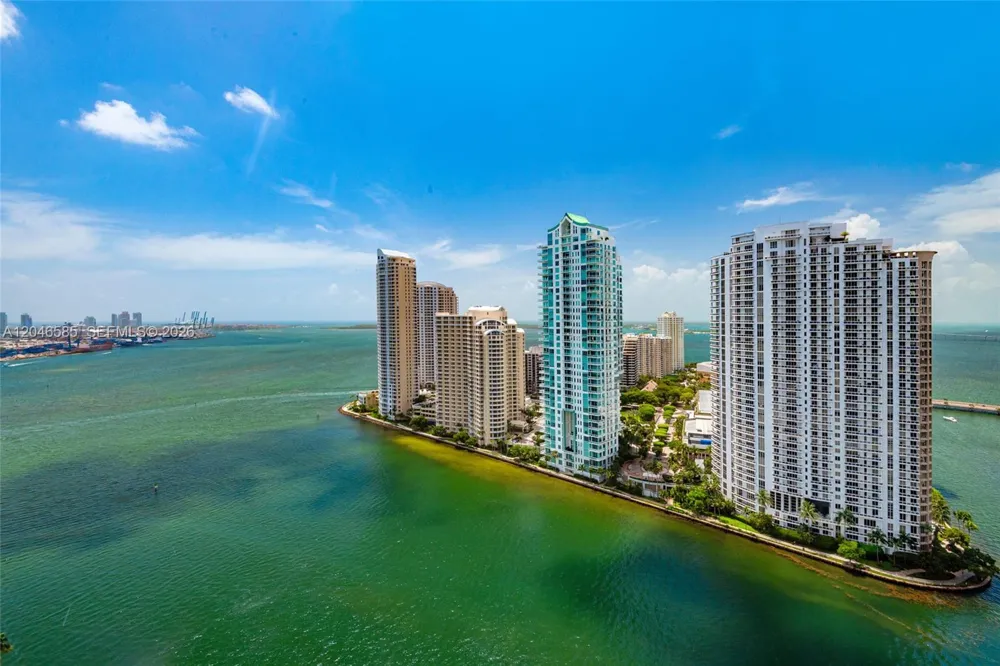 300 S Biscayne Blvd #T-2612 Miami, FL 33131