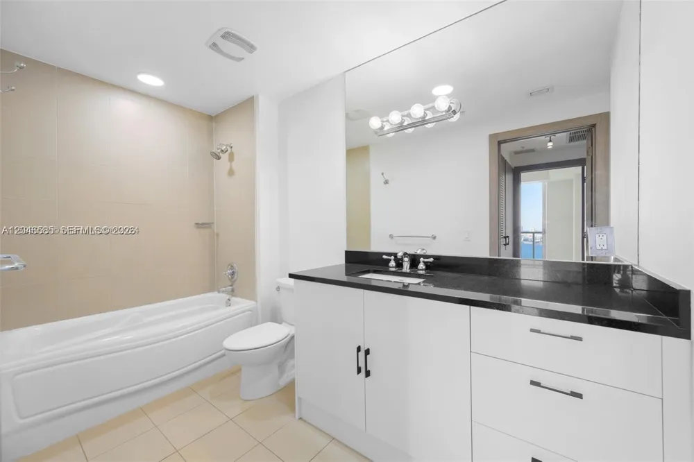 300 S Biscayne Blvd #T-2612 Miami, FL 33131