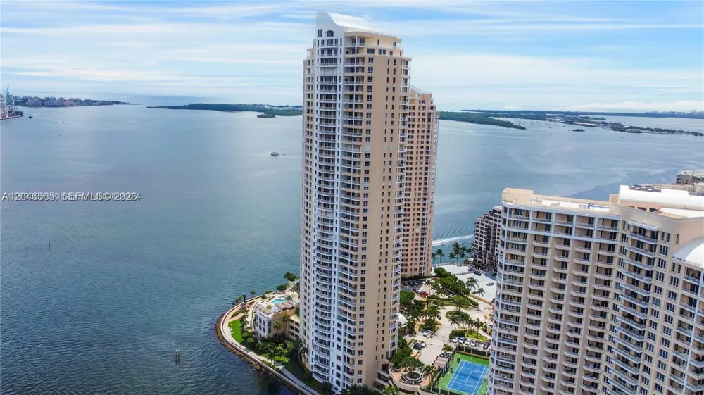 300 S Biscayne Blvd #T-2612 Miami, FL 33131